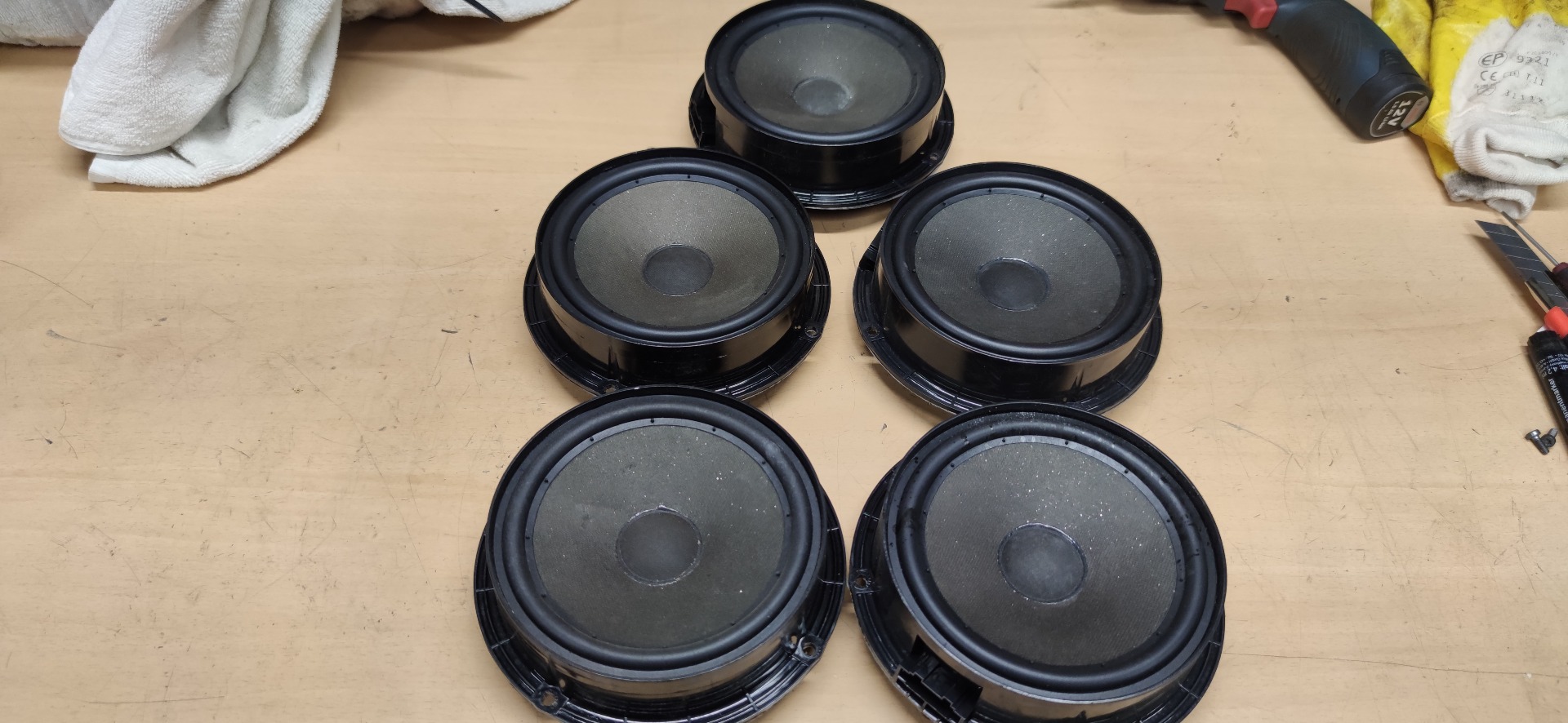 Hangszórók gyári 16.5 cm átmérővel.