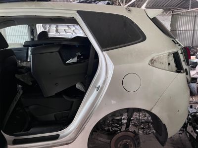 KIA CARENS Bal hátsó karosszéria negyed - Bal hátsó karosszéria negyed