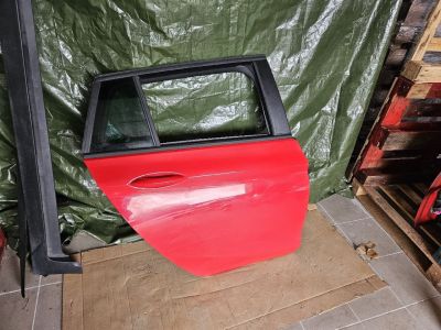 OPEL ASTRA K Tourer Jobb hátsó Ajtó Piros (Részeivel) 7350 - Jobb hátsó Ajtó (Részeivel)