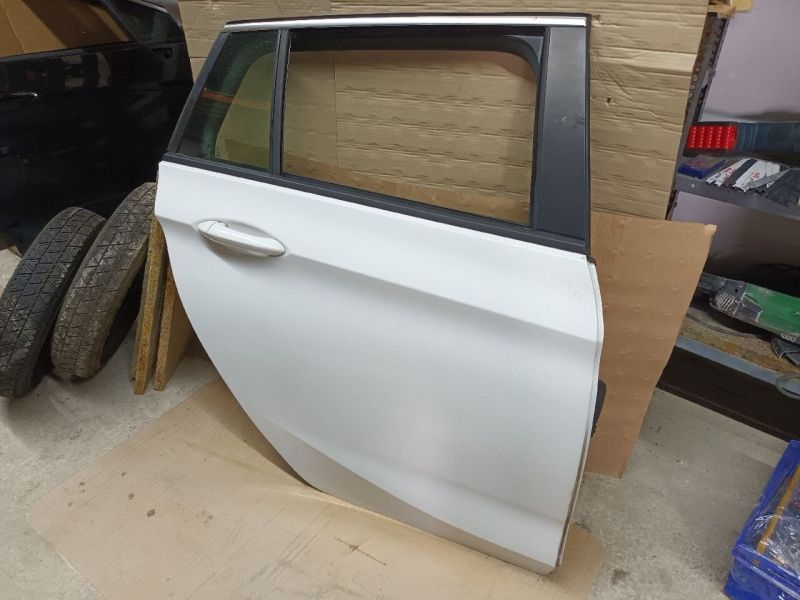 OPEL ASTRA K Tourer Jobb hátsó Ajtó (Részeivel) Fehér 5789 - Jobb hátsó Ajtó (Részeivel) | EXPO.HU