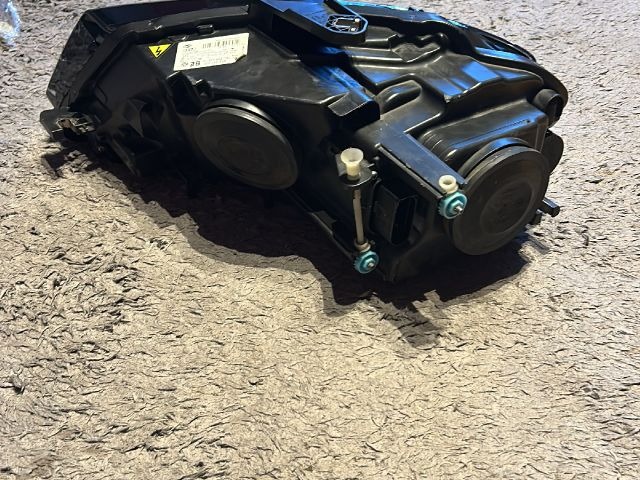 Jobb Xenon Fényszóró Facelift -9152