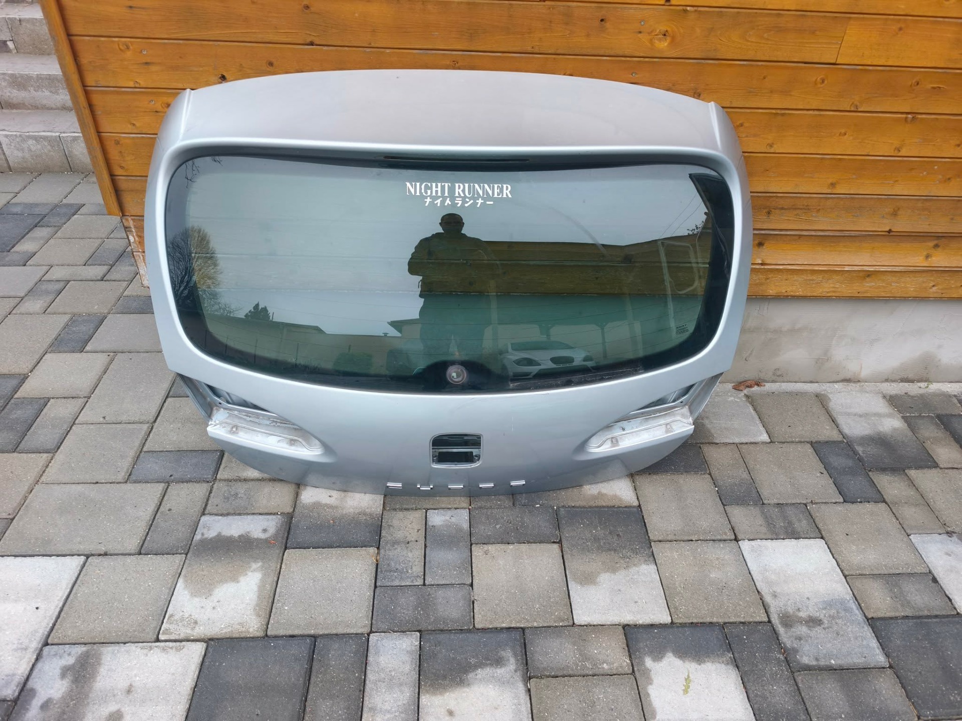 Csomagtérajtó LS7Y