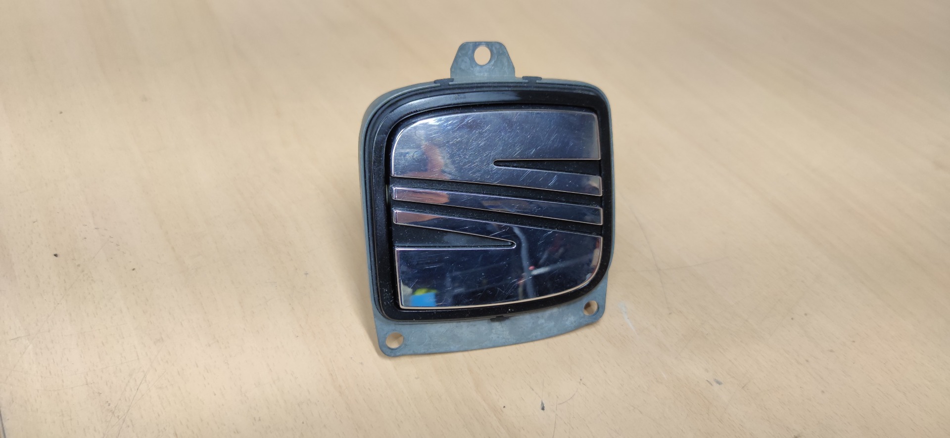 Csomagtérajtó jeles nyitó szerkezet