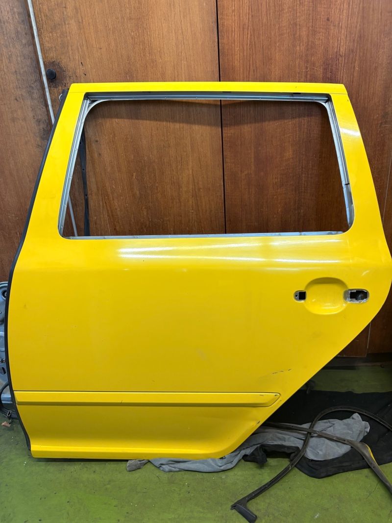 SKODA OCTAVIA II Bal hátsó Ajtó (Üres lemez) - Bal hátsó Ajtó (Üres lemez) | EXPO.HU