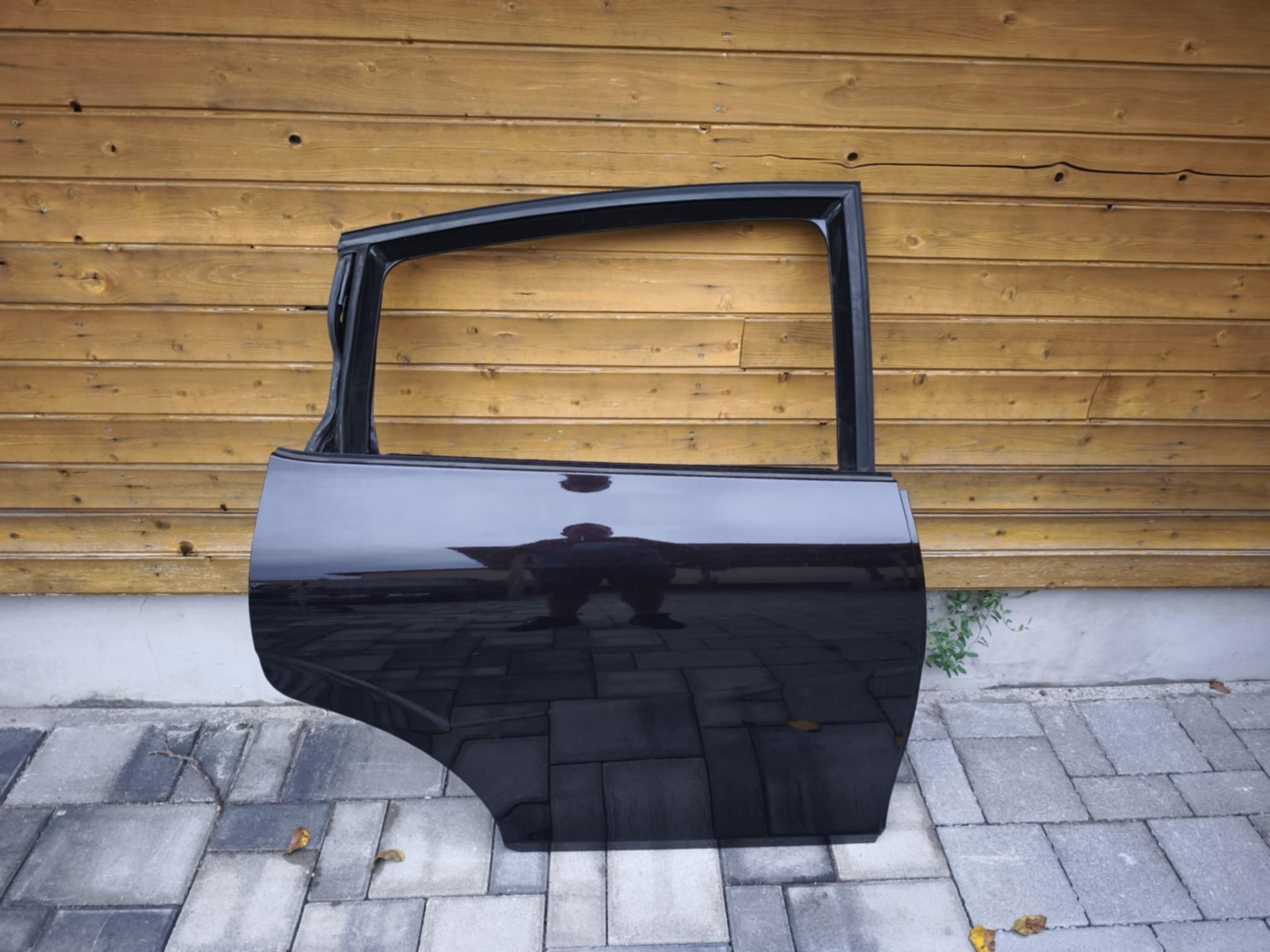 Jobb hátsó ajtó Fekete lilás beütéssel (Padlizsán,1P Cupra gyári színe)