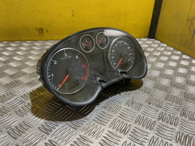 AUDI A3 (8P1) Kilométeróra