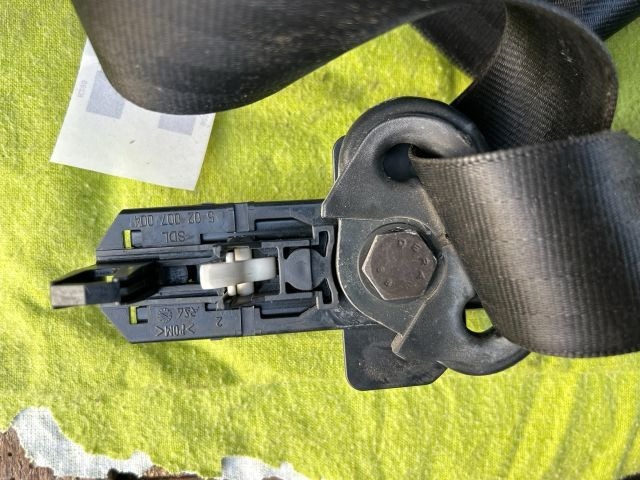 Jobb első biztonsági öv- 3 Ajtó