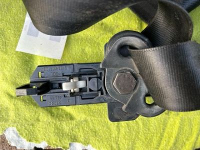 Jobb első biztonsági öv- 3 Ajtó