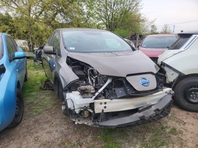 NISSAN LEAF (ZE0) Bontott alkatrészei - Részei