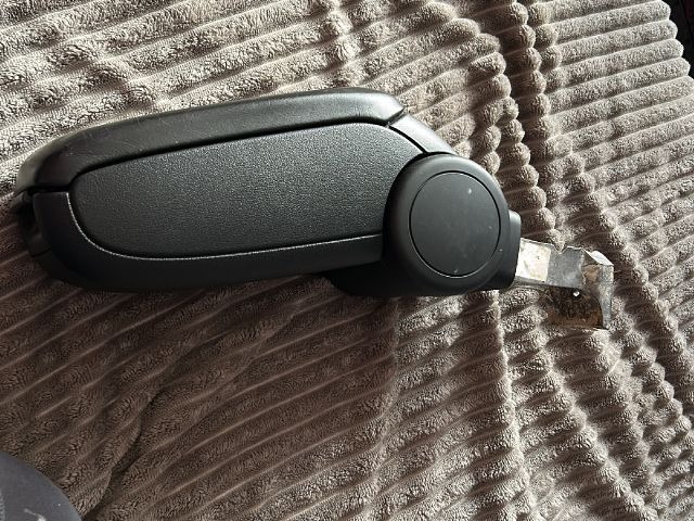 Középső Bőr Fedeles Könyöklő - gyári fedéllel