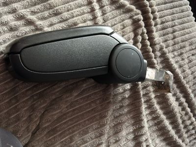 Középső Bőr Fedeles Könyöklő - gyári fedéllel