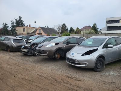 NISSAN LEAF (ZE0) Bontott alkatrészei - 5. kép