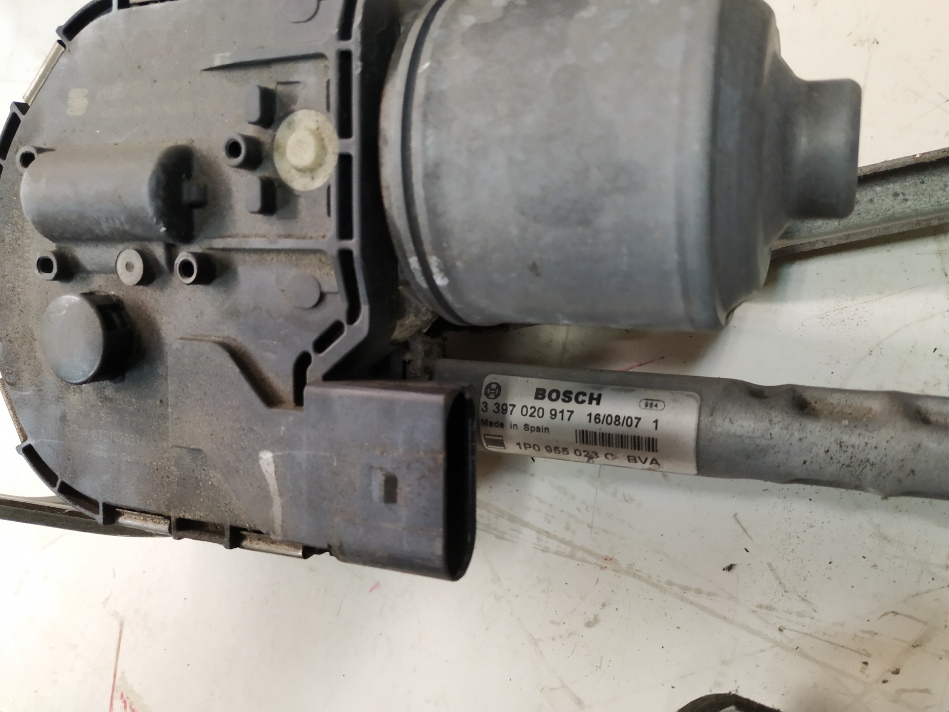 Ablaktörlő motor szerkezettel