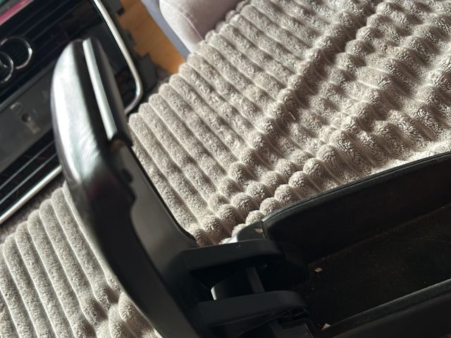 Középső Bőr Fedeles Könyöklő - gyári fedéllel