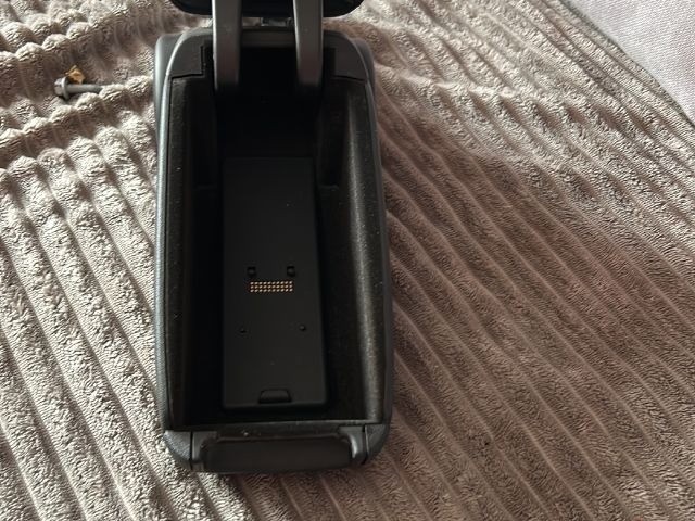 Középső Bőr Fedeles Könyöklő - Telefonos