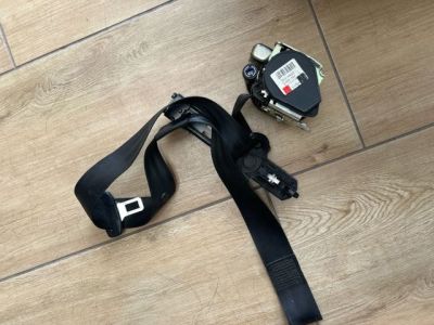 Bal első biztonsági öv- 3 Ajtó