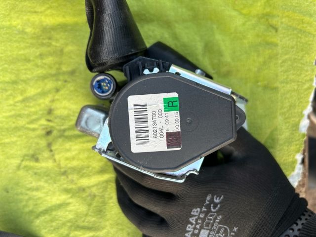 Jobb első biztonsági öv- 3 Ajtó