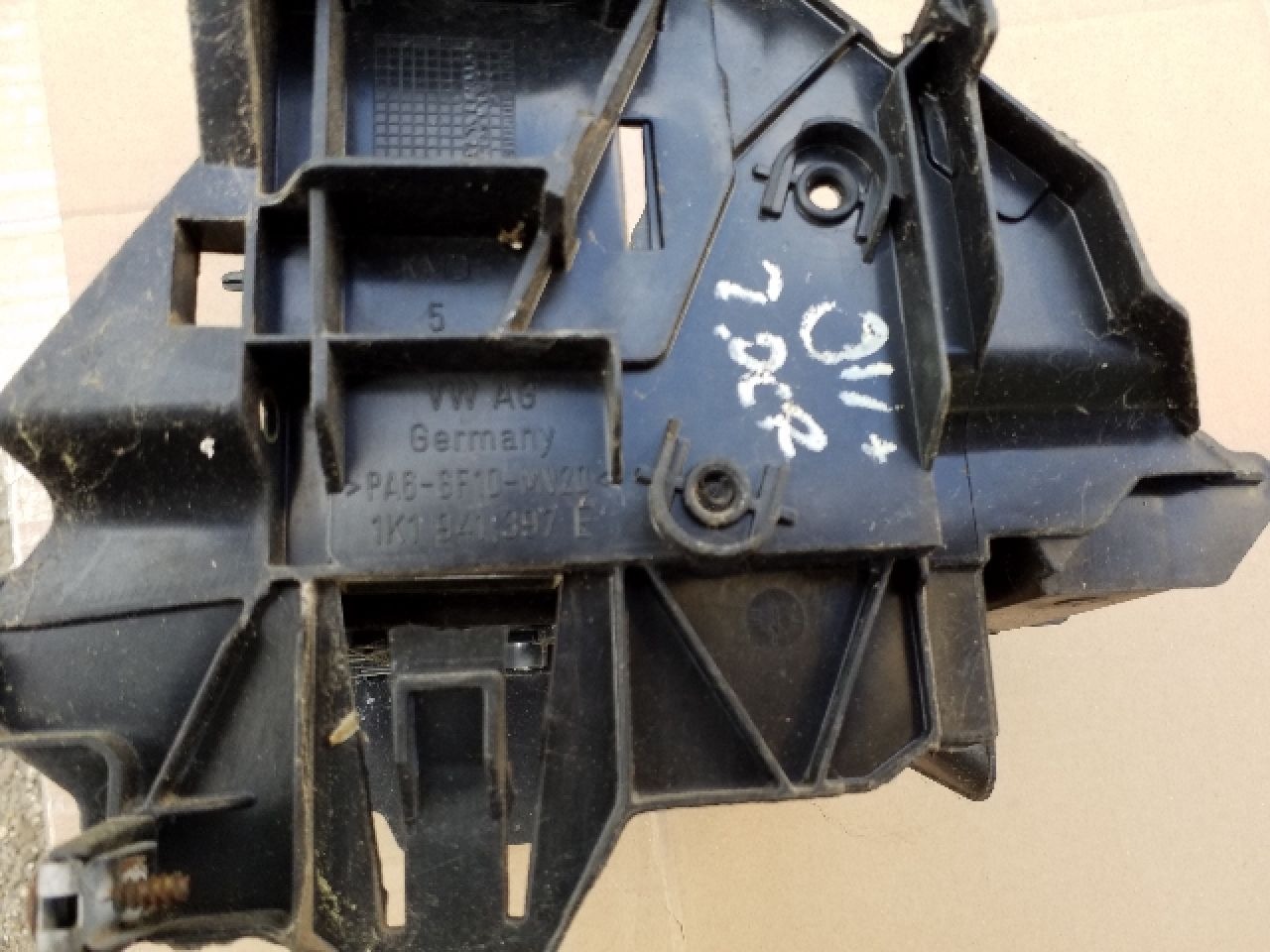 SKODA OCTAVIA II (1Z3) Biztosítéktábla Utastér