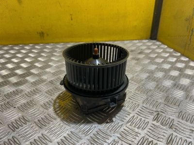 AUDI A4 (8W2, B9) Fűtőmotor (Klímás) - 2. kép