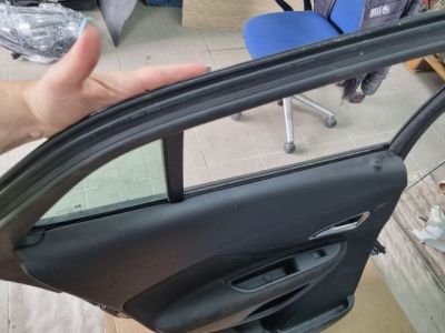 OPEL MOKKA Bal hátsó Ajtó Fekete (Részeivel) 9235 - Bal hátsó Ajtó (Részeivel)