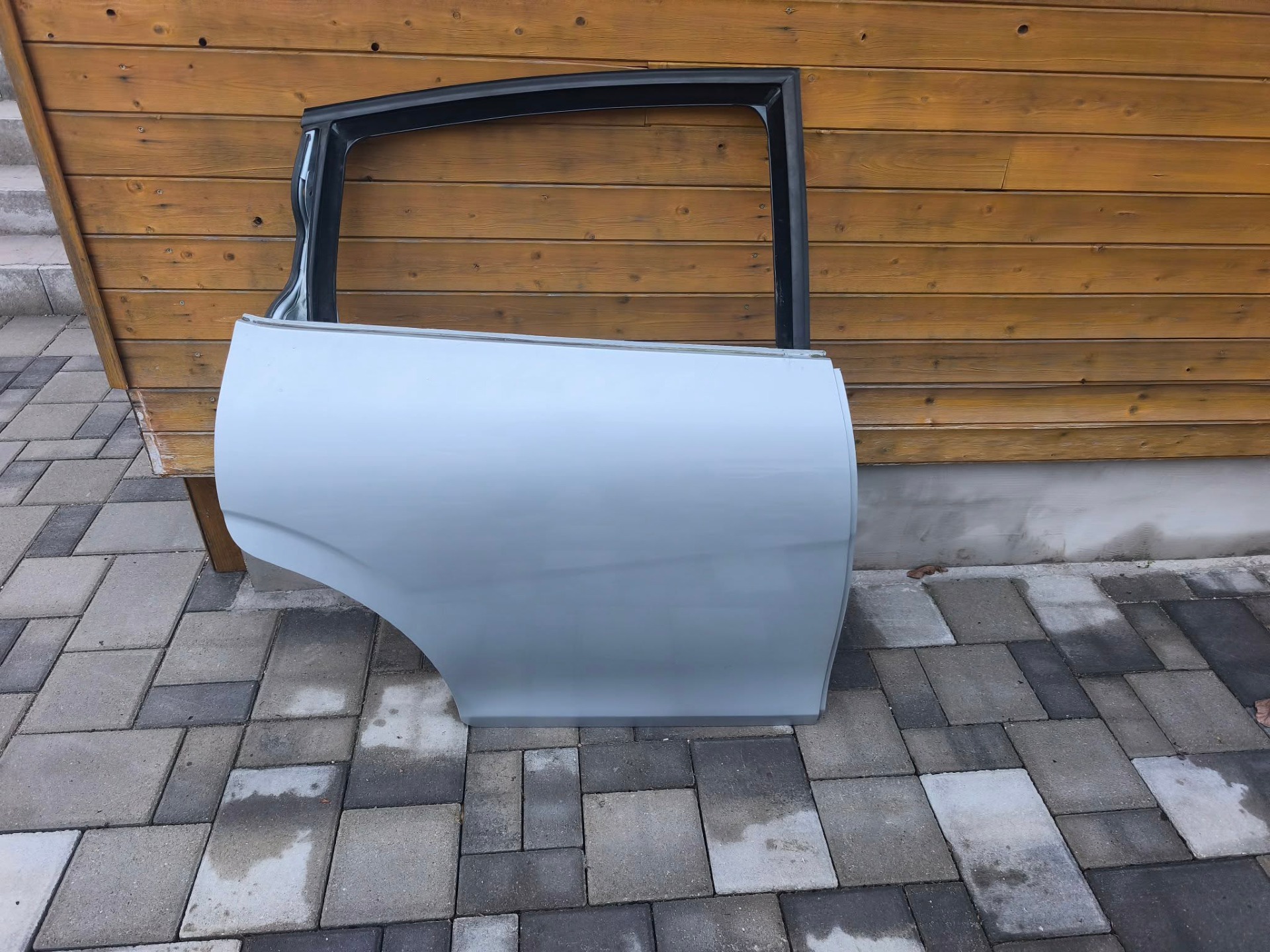 Jobb hátsó ajtó Ezüst LS7Y