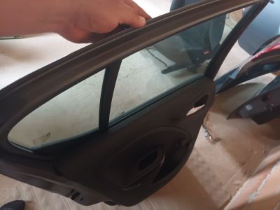 OPEL CORSA E Bal hátsó Ajtó (Részeivel) Z195  5235 - 3. kép