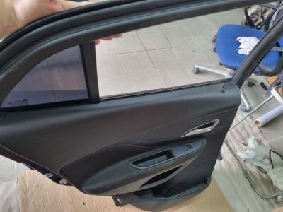 OPEL MOKKA Bal hátsó Ajtó Fekete (Részeivel) 9236 - Bal hátsó Ajtó (Részeivel)