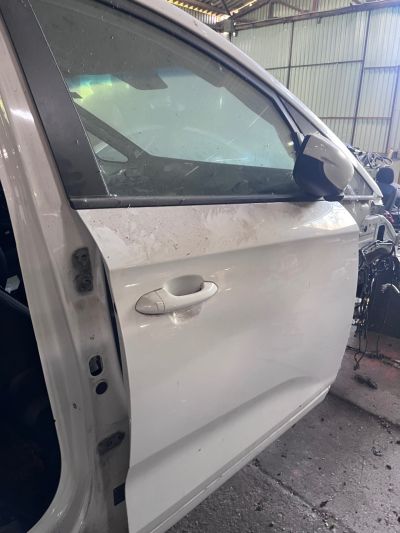 KIA CARENS IV Jobb első Ajtó (Részeivel) - Jobb első Ajtó (Részeivel)