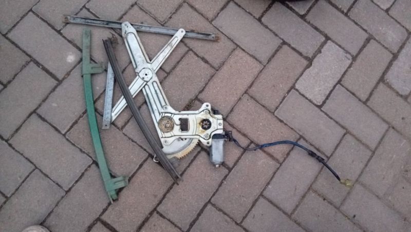 SUZUKI SWIFT Bal első Ablakemelő Szerkezet (Elektromos) - Bal első Ablakemelő Szerkezet (Elektromos) | EXPO.HU