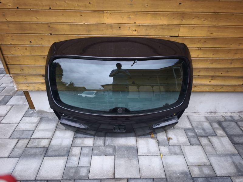 Csomagtérajtó Fekete lilás beütéssel (Padlizsán , Cupra gyári szín) - Bal Csomagtérajtó (Üres lemez) | EXPO.HU